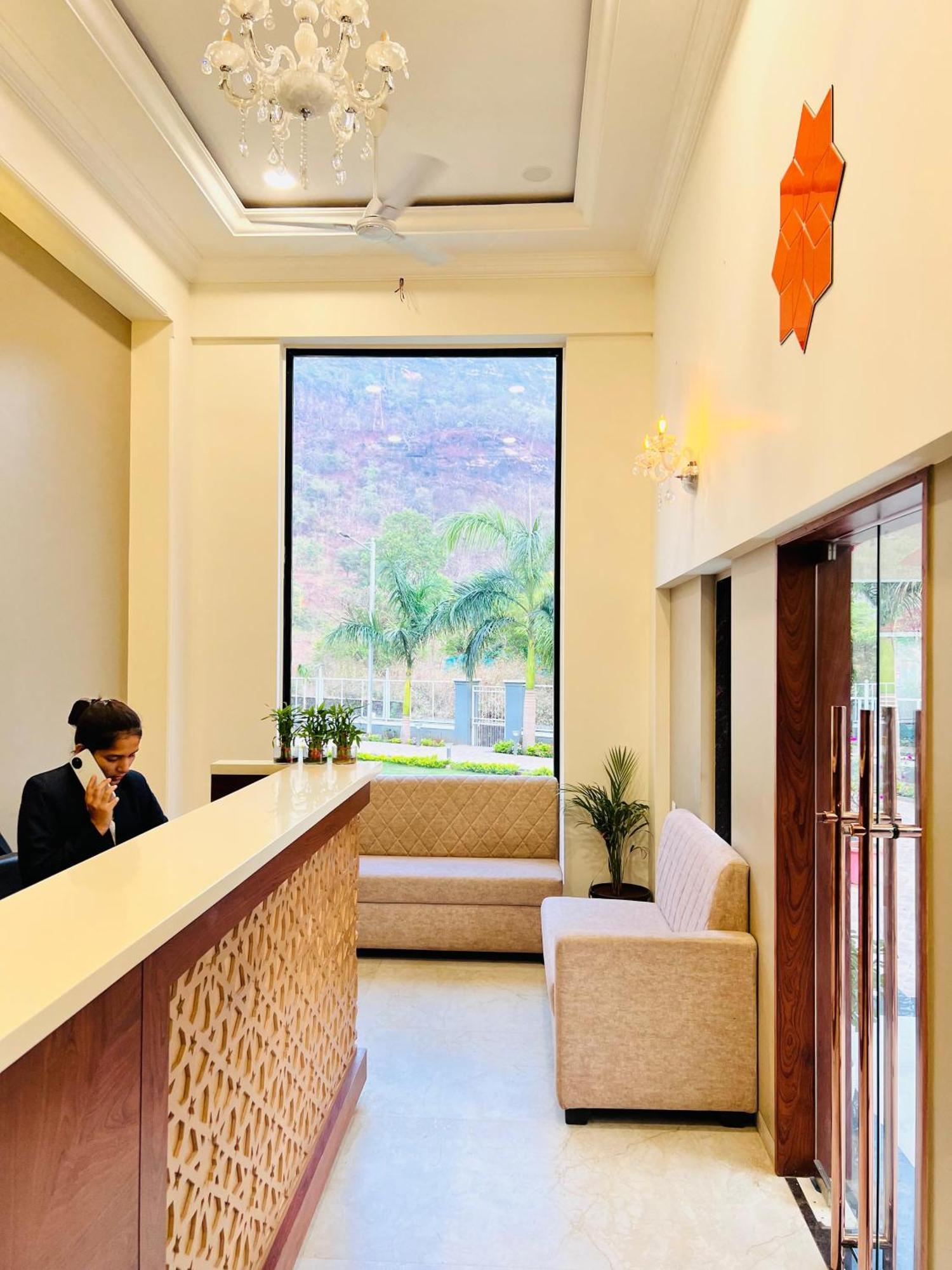 קופולי The Grand Leela Resort מראה חיצוני תמונה