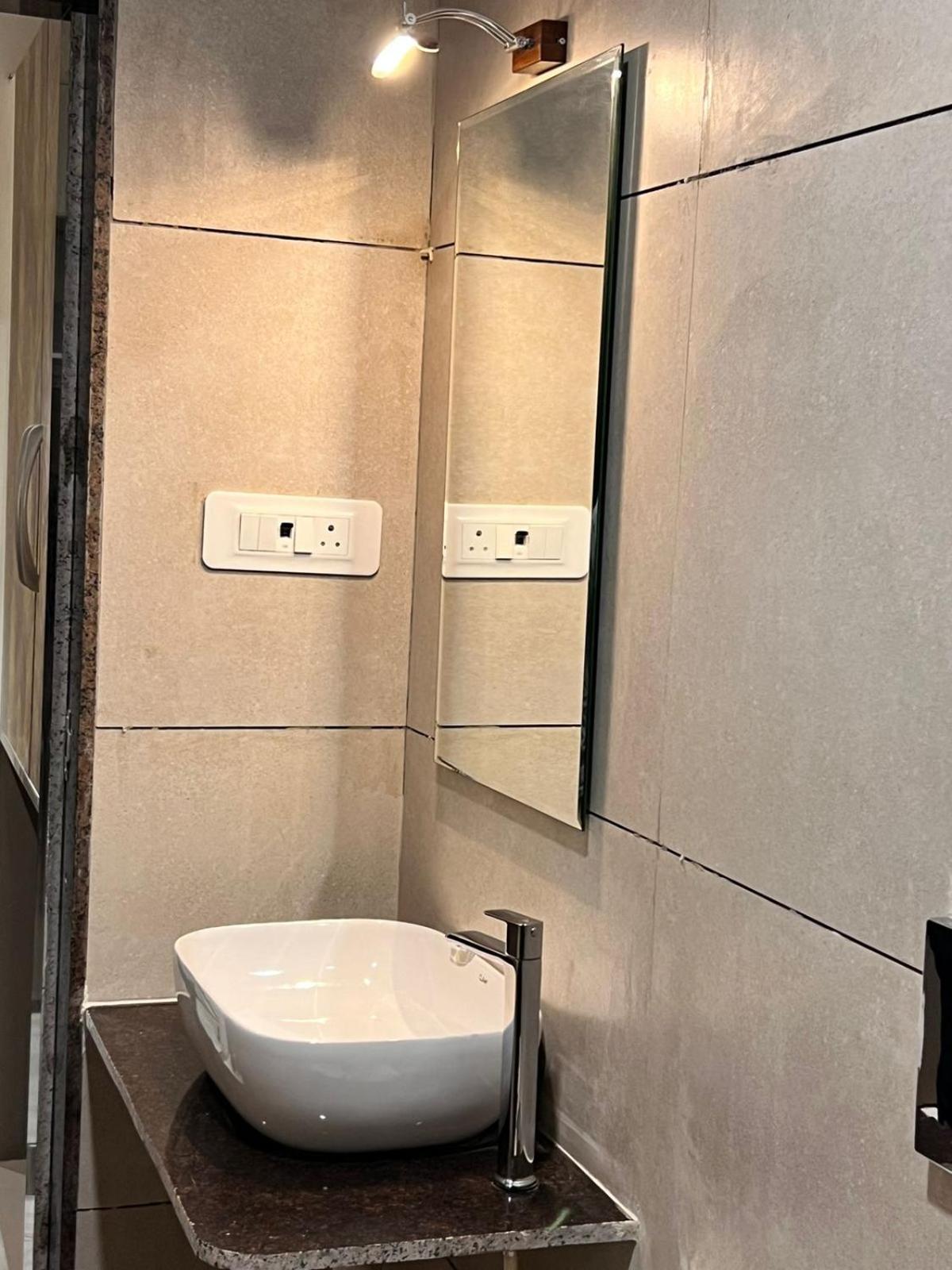 קופולי The Grand Leela Resort מראה חיצוני תמונה