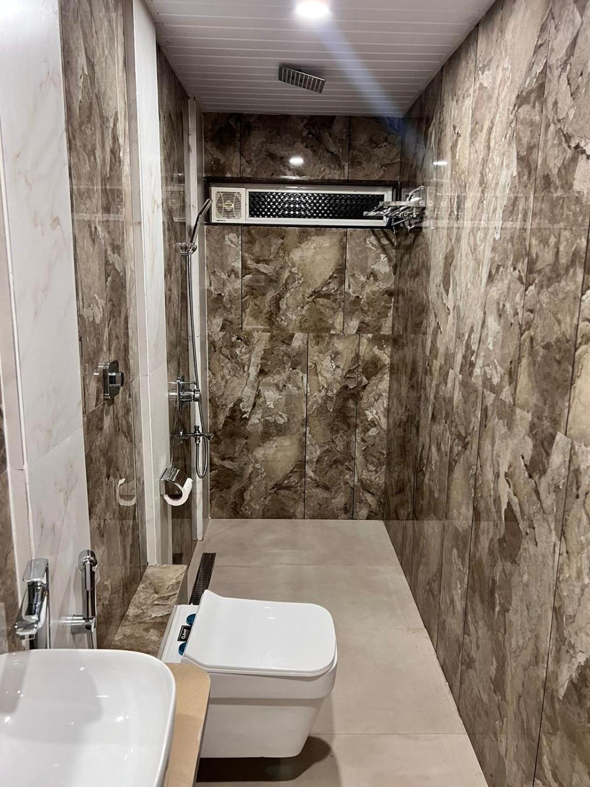 קופולי The Grand Leela Resort מראה חיצוני תמונה