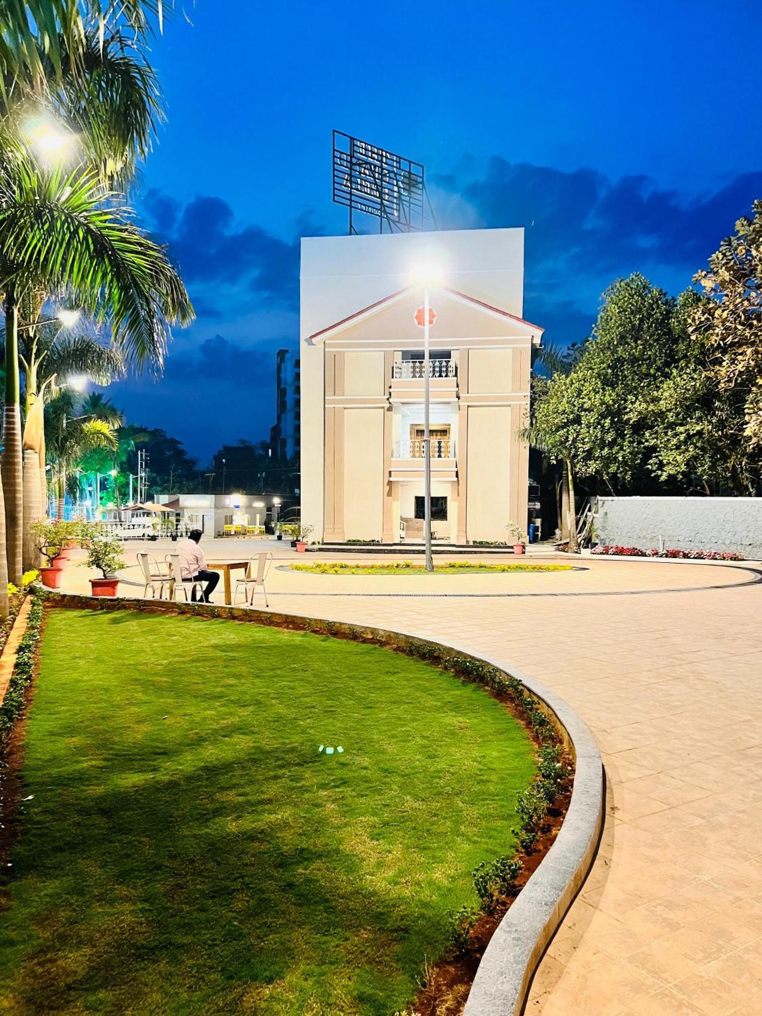 קופולי The Grand Leela Resort מראה חיצוני תמונה