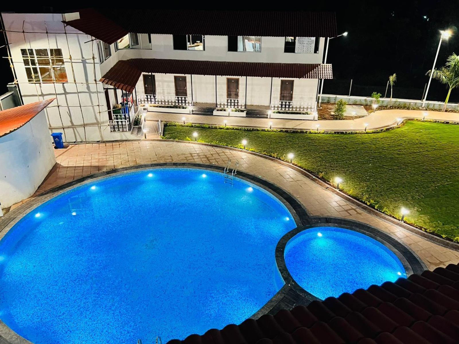 קופולי The Grand Leela Resort מראה חיצוני תמונה