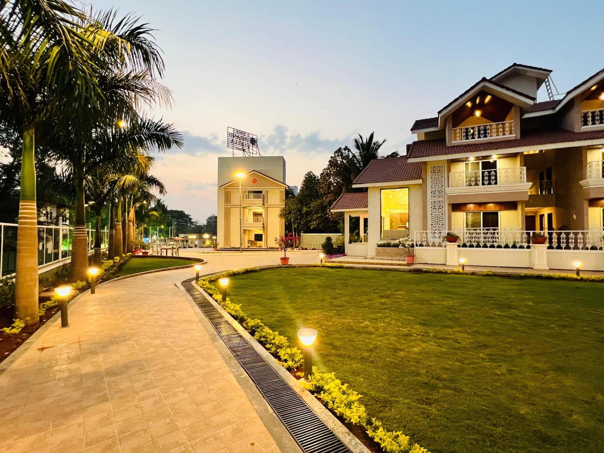 קופולי The Grand Leela Resort מראה חיצוני תמונה