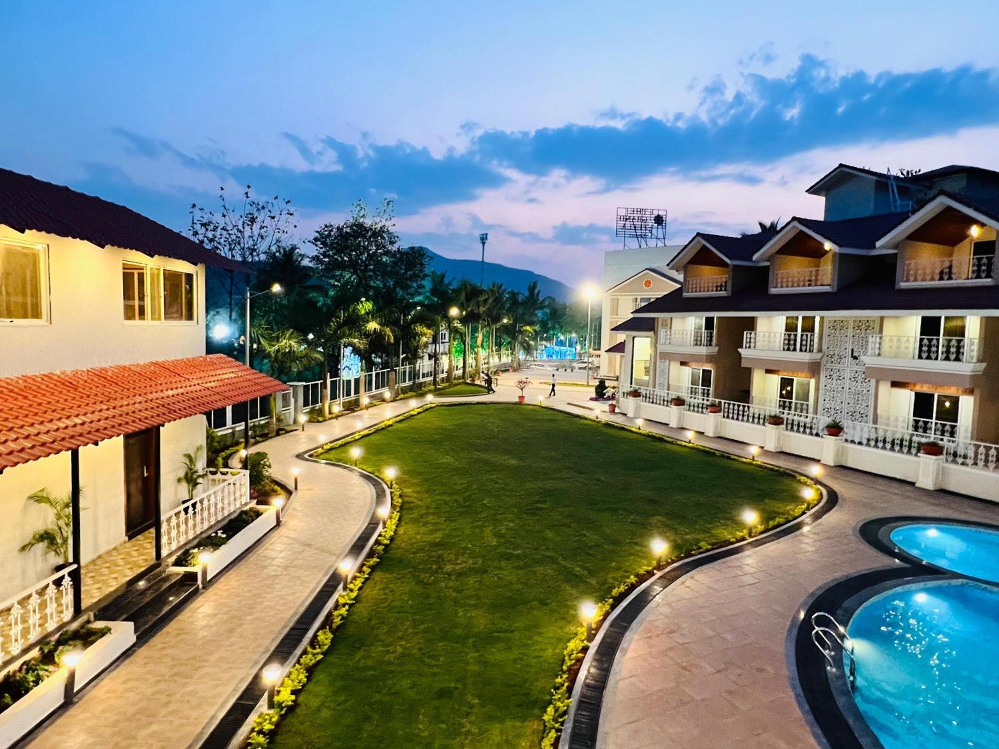 קופולי The Grand Leela Resort מראה חיצוני תמונה