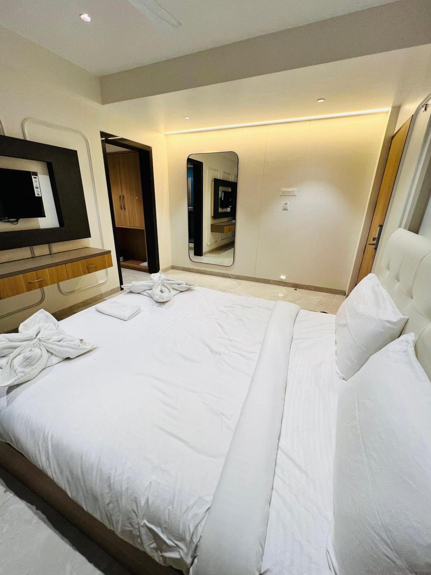 קופולי The Grand Leela Resort מראה חיצוני תמונה
