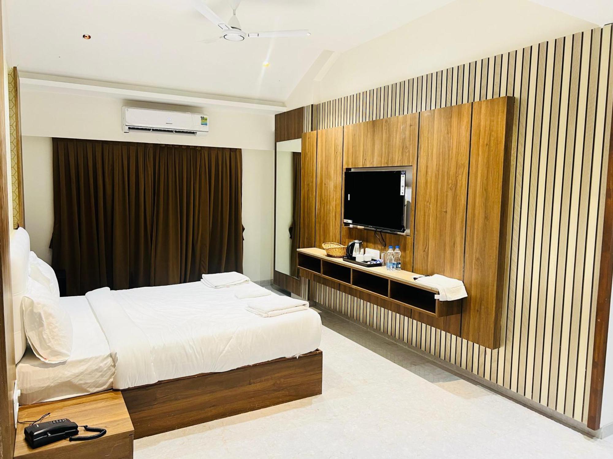 קופולי The Grand Leela Resort מראה חיצוני תמונה