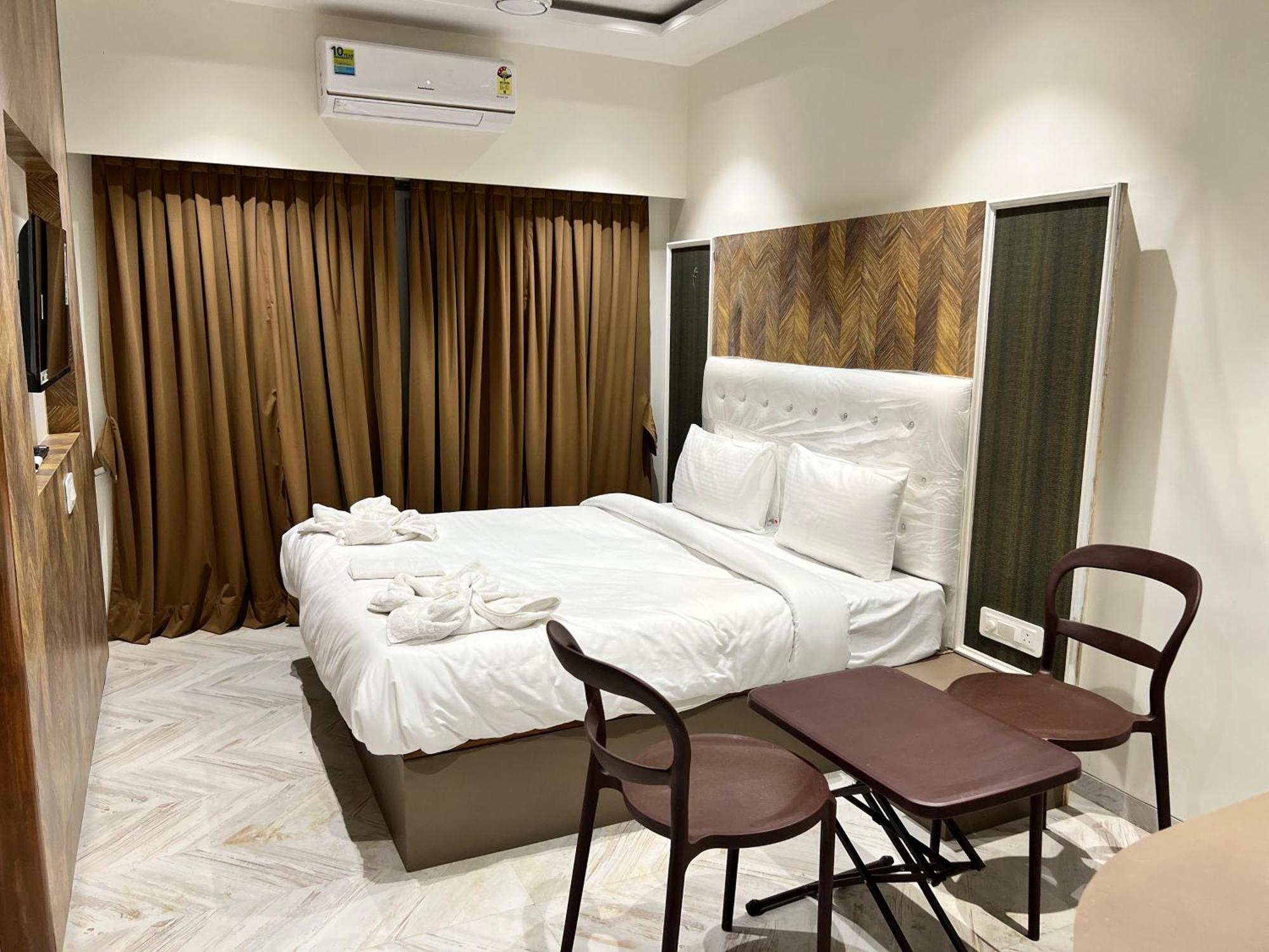 קופולי The Grand Leela Resort מראה חיצוני תמונה