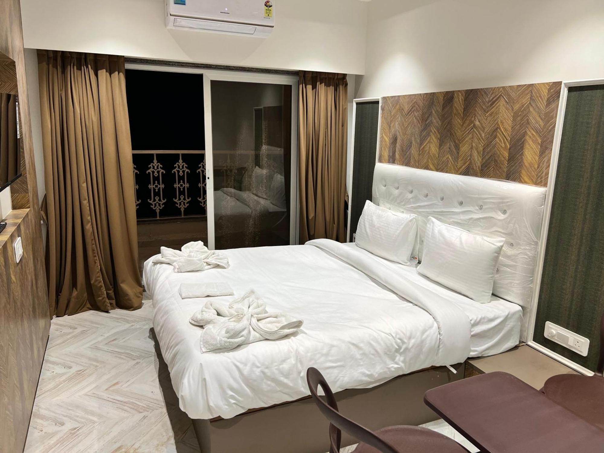 קופולי The Grand Leela Resort מראה חיצוני תמונה