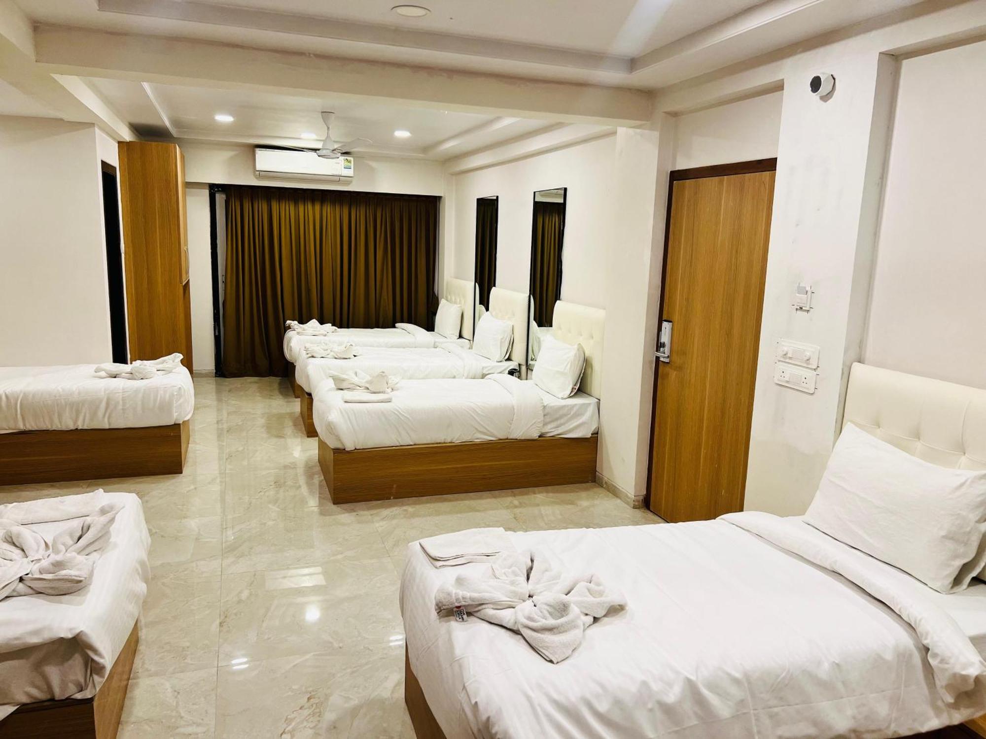 קופולי The Grand Leela Resort מראה חיצוני תמונה