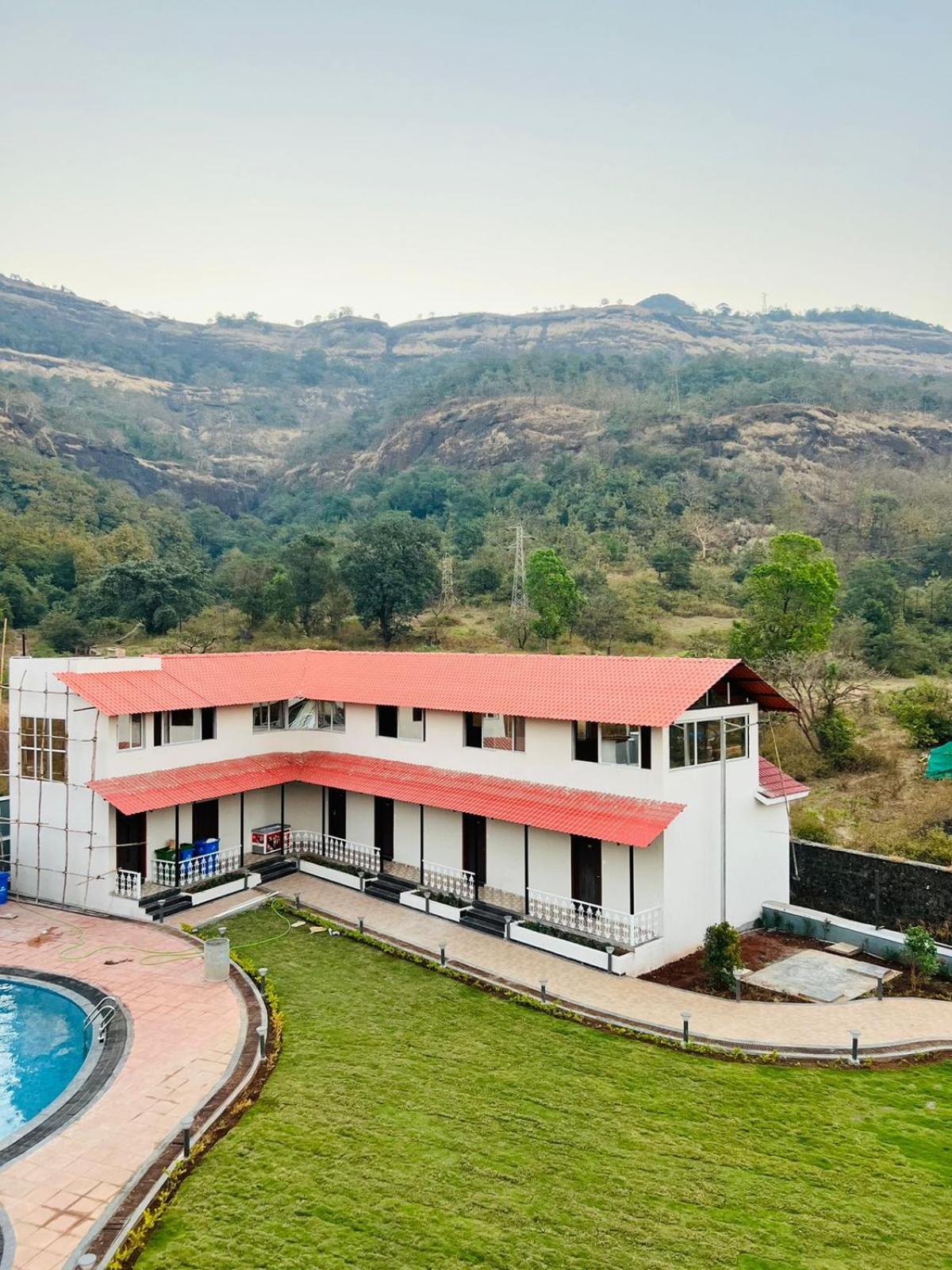 קופולי The Grand Leela Resort מראה חיצוני תמונה